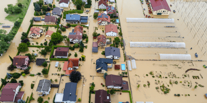 Cover for Sharing the risk: a European approach to natural catastrophe risk management